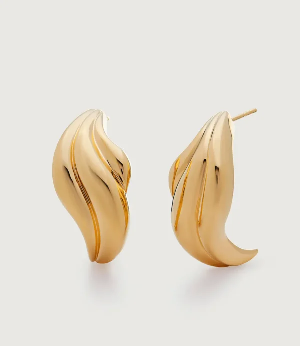 Gold wavy leaf-shaped stud earrings