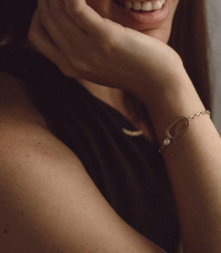 Close-up smiling woman resting chin on hand